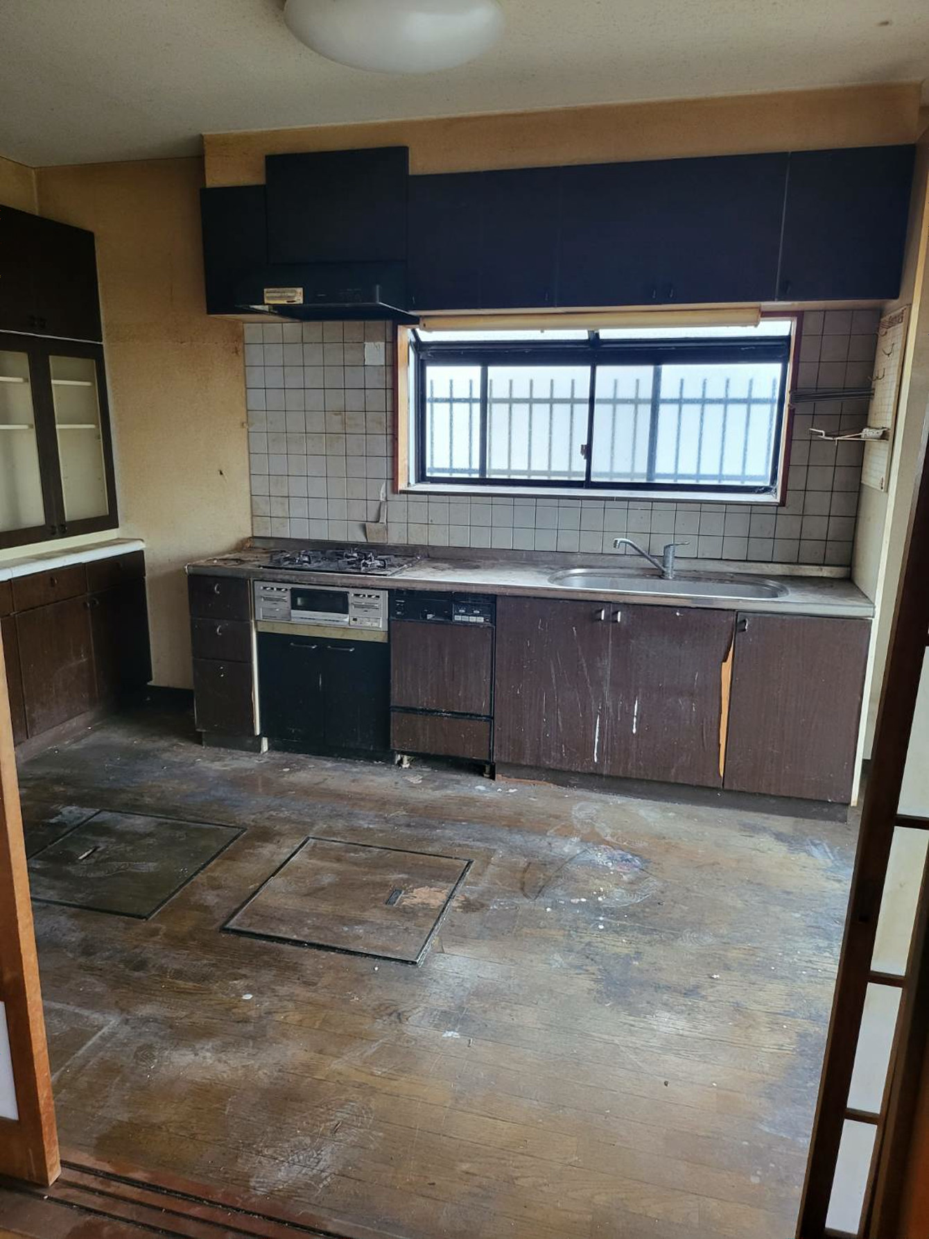 相馬市のリフォーム施工例、再生（丈夫な空き家）リフォーム前・台所キッチン